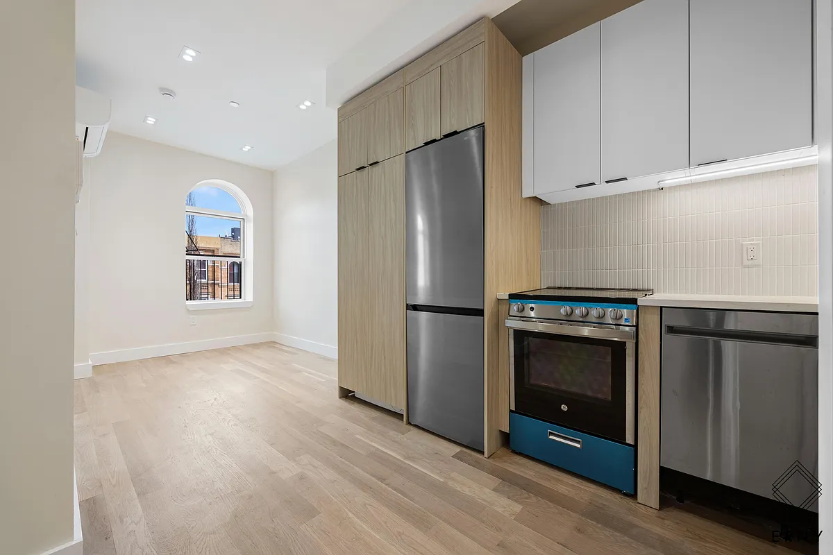 Building Photo - 1080 Rogers Ave #3J