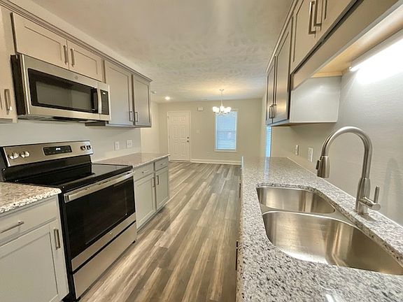 5th image of 1010 Woodridge Dr #A