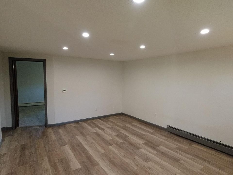 Entry/Living room