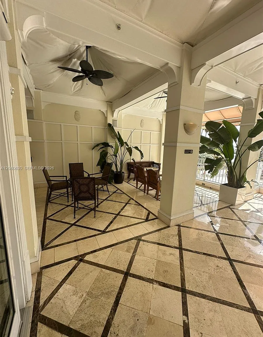 Courvoisier Courts Condo — Photo 4