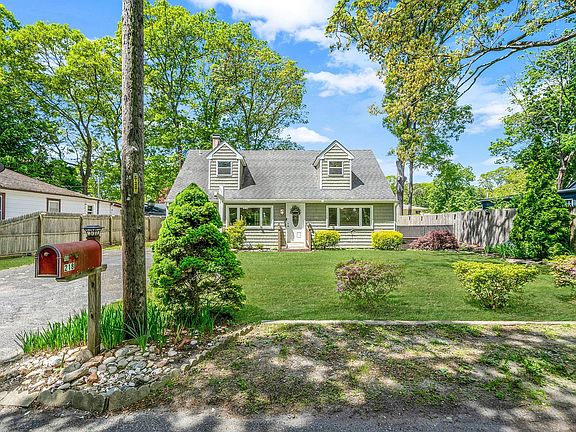 3rd image of 218 Beaver Drive