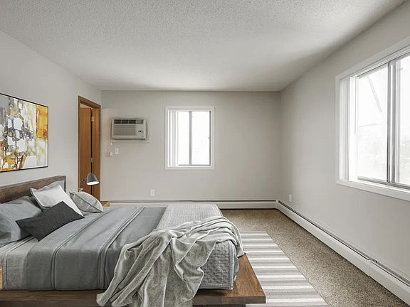 4th image of 1300 W Medicine Lake Dr APT 302