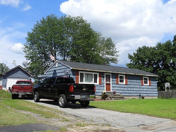 3rd image of 15 Bramble Dr