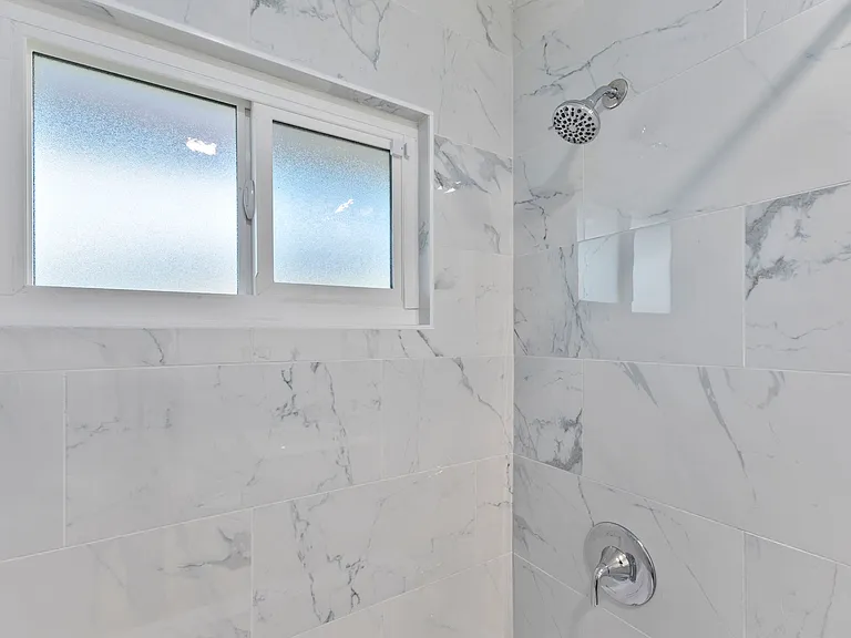 4440 Clairemont Dr — Photo 22