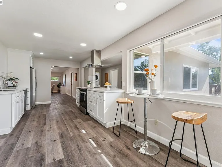 417 Maitland Dr — Photo 3