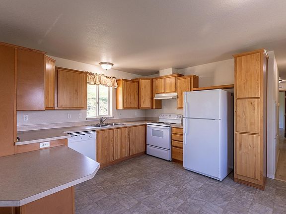 5th image of 255 NW Golden Hills Dr Space 29