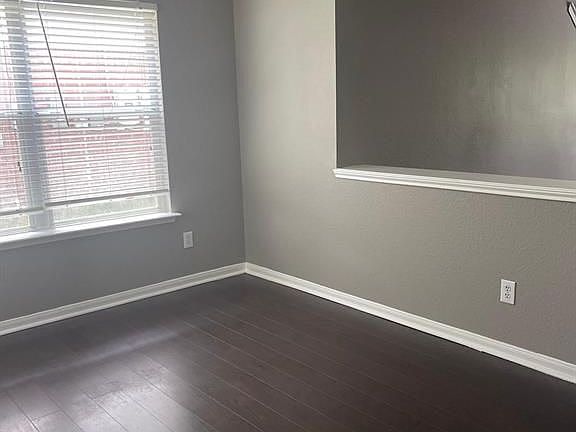 3rd image of 5615 W Harrow Dr