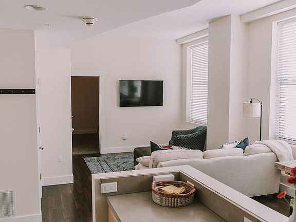 3rd image of 1001 O St APT 303