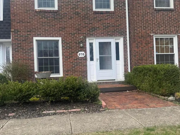 575 Dlyn St, Columbus, OH 43228