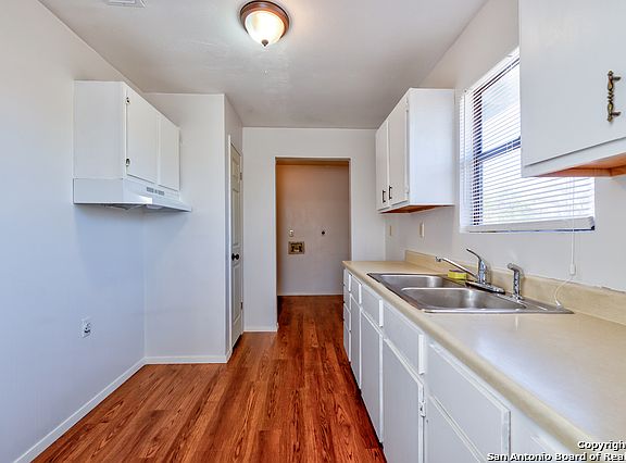 4th image of 321 Florencia Ave