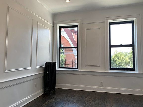 4th image of 262 Quincy St APT 3