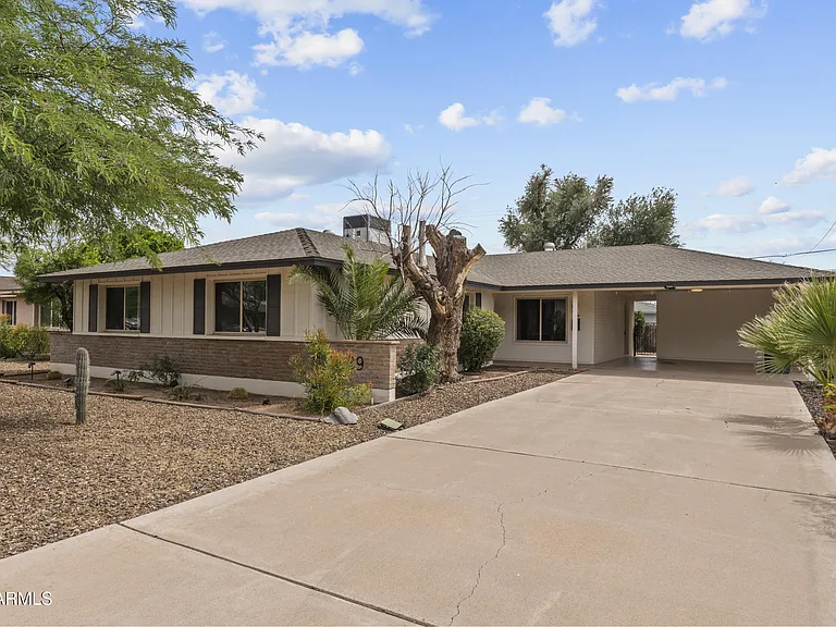 1229 E Manhatton Dr — Photo 1