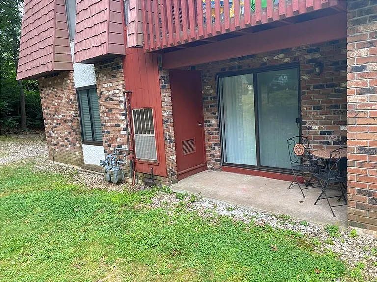 31 Woodsedge Dr #4B — Photo 2