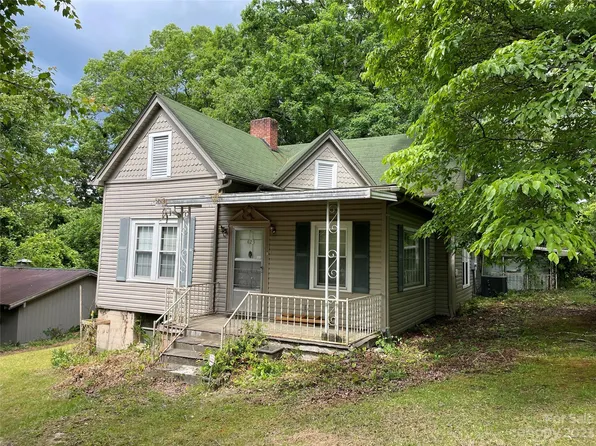 423 Iotla St, Franklin, NC 28734