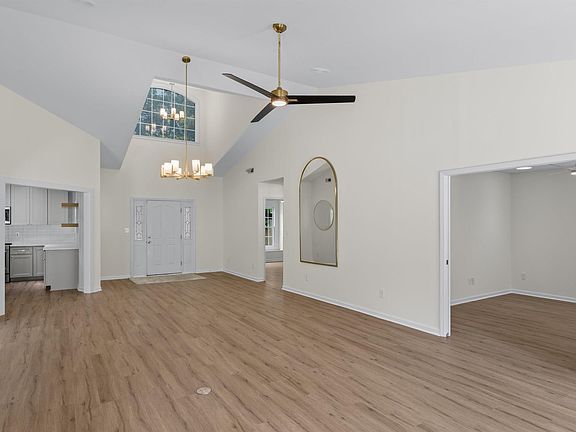 4th image of 723 Antigua Dr.