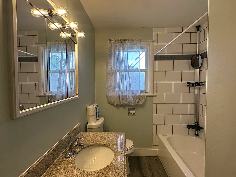 549 Hillside St — Photo 8