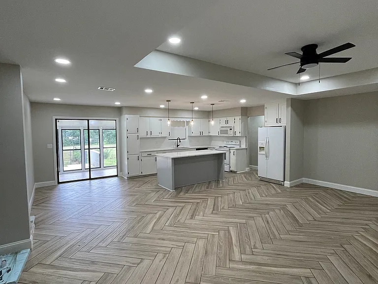 104 N Woodland Dr — Photo 3