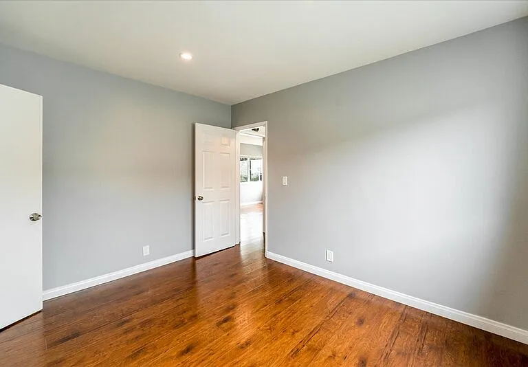 1711 Delaware Ave #5 — Photo 22