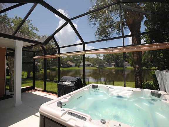 Hot Tub/lanai w/ lake views