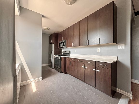 5th image of 909 E 29th St APT 5B