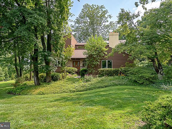 5th image of 214 Cornell Dr