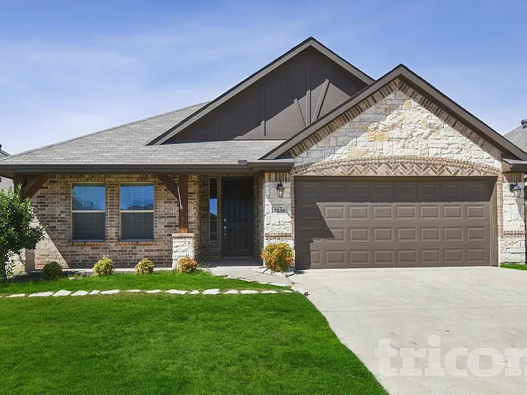 2536 Old Buck Dr — Photo 1