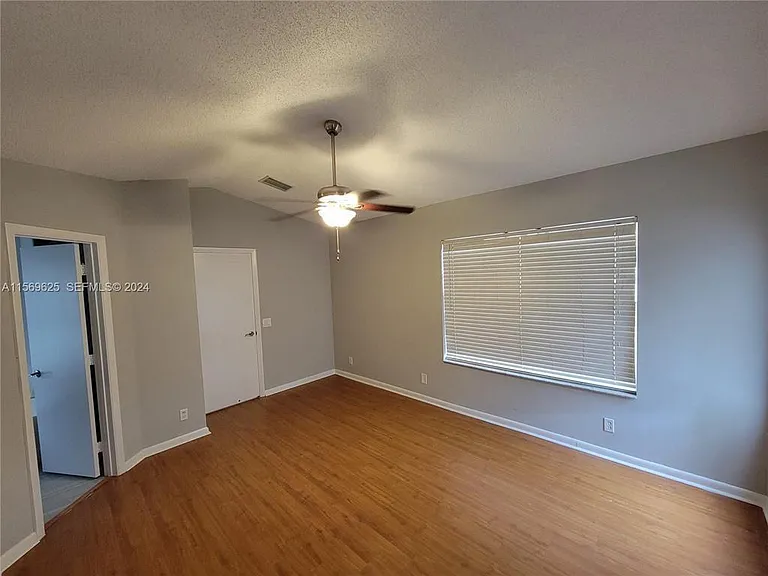 928 Falling Water Rd — Photo 13