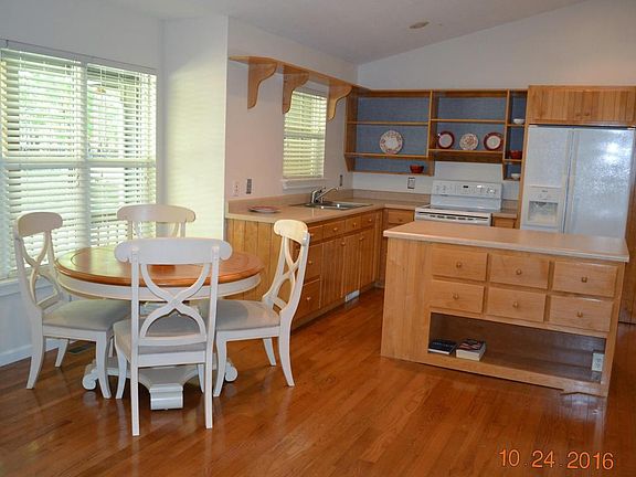 4th image of 835 Wallace Way
