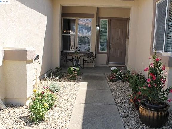 Entry to home with sitting area.