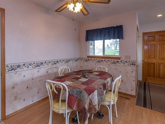 4th image of 215 N Center St