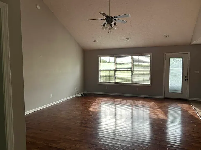 1245 Mason Ln — Photo 3