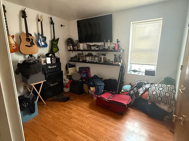 1010 Green St #2 — Photo 3