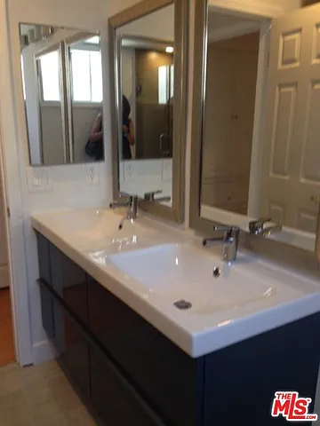 216 S Rexford Dr #201 — Photo 13