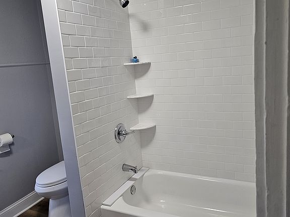 4th image of 172 Old Bridge Tpke Unit B