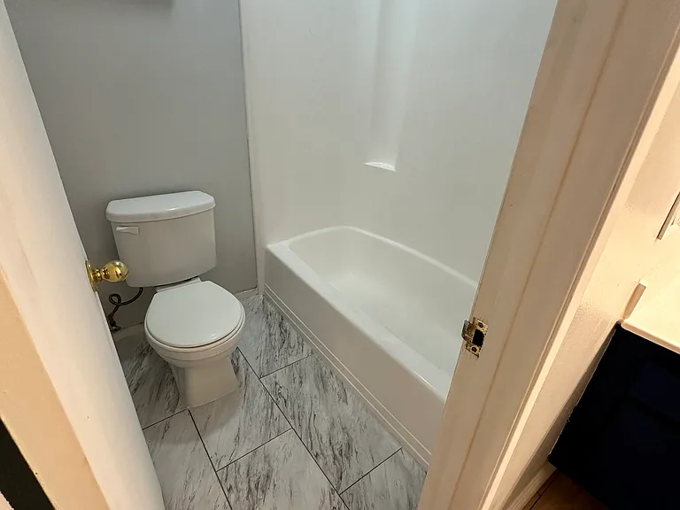 5950 Canterbury Dr — Photo 27