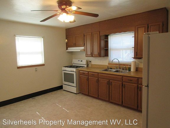 4th image of 3414 Elm St Unit A
