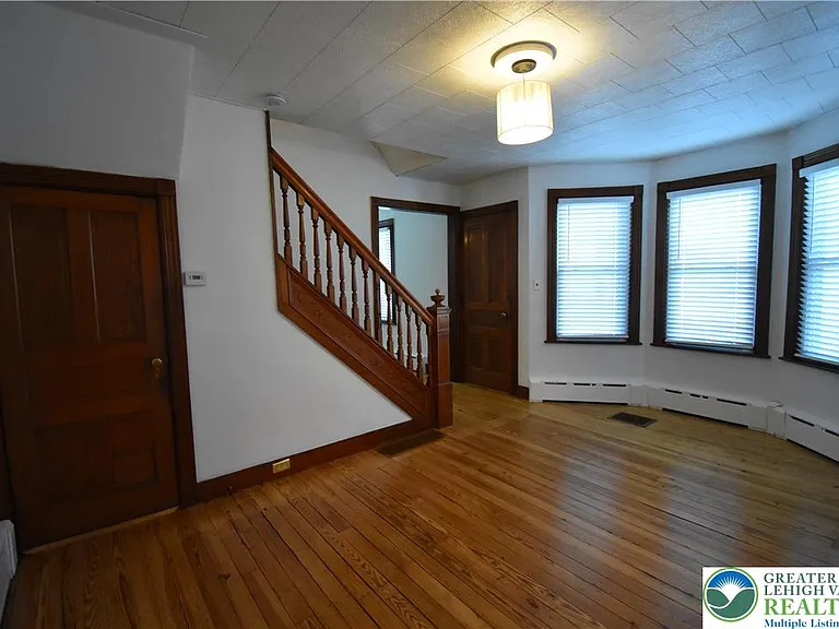 204 N 9th St — Photo 5