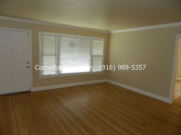 3rd image of 1437 Dickson St