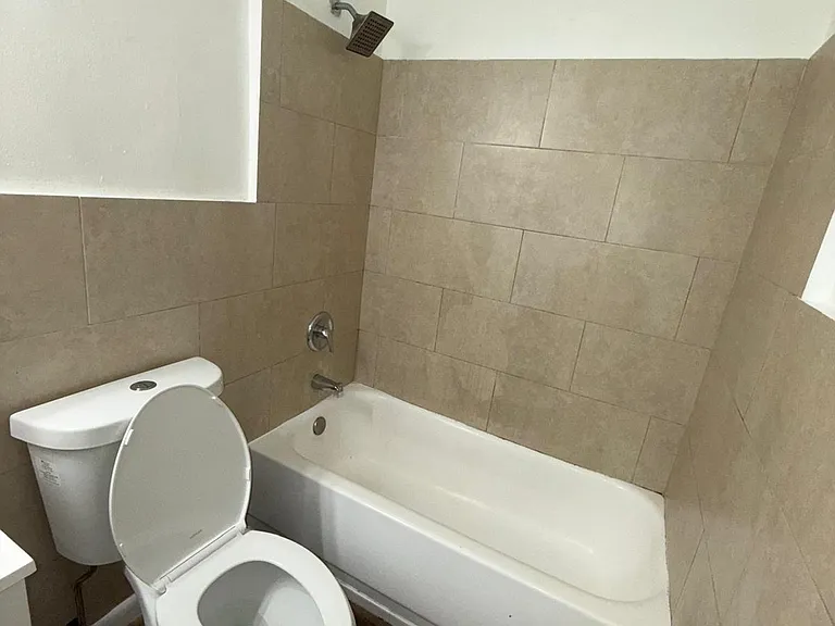 841 SW 10th St #3 — Photo 5