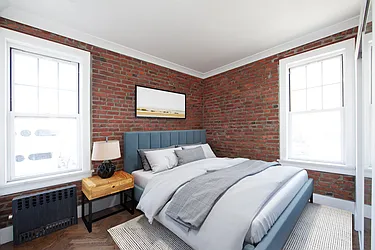 Rented by R New York