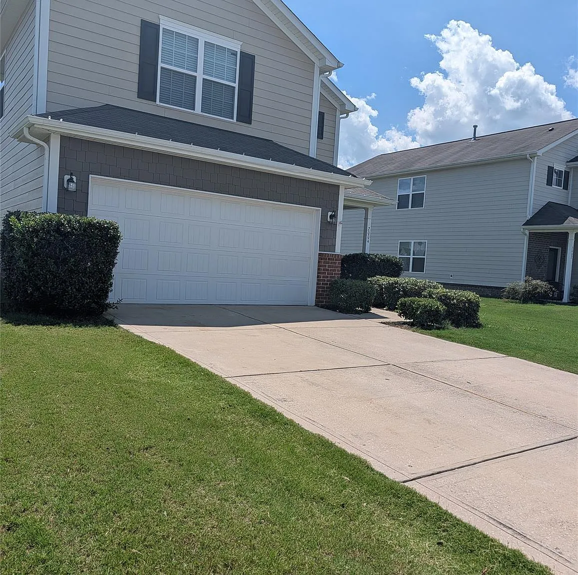 4 bed, 3.0 bath, $2,300 — Photo 2
