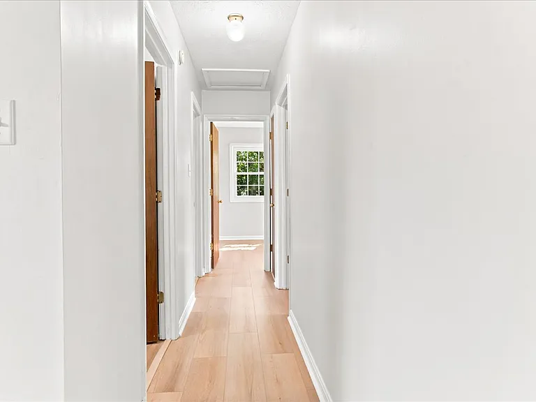 102 Linwood Ct — Photo 10