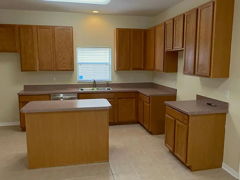 13218 Phoenix Dr — Photo 10
