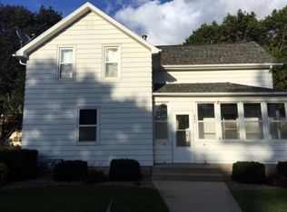 207 1st St S, Farley, IA 52046