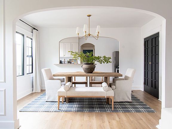 6870 Dining Room