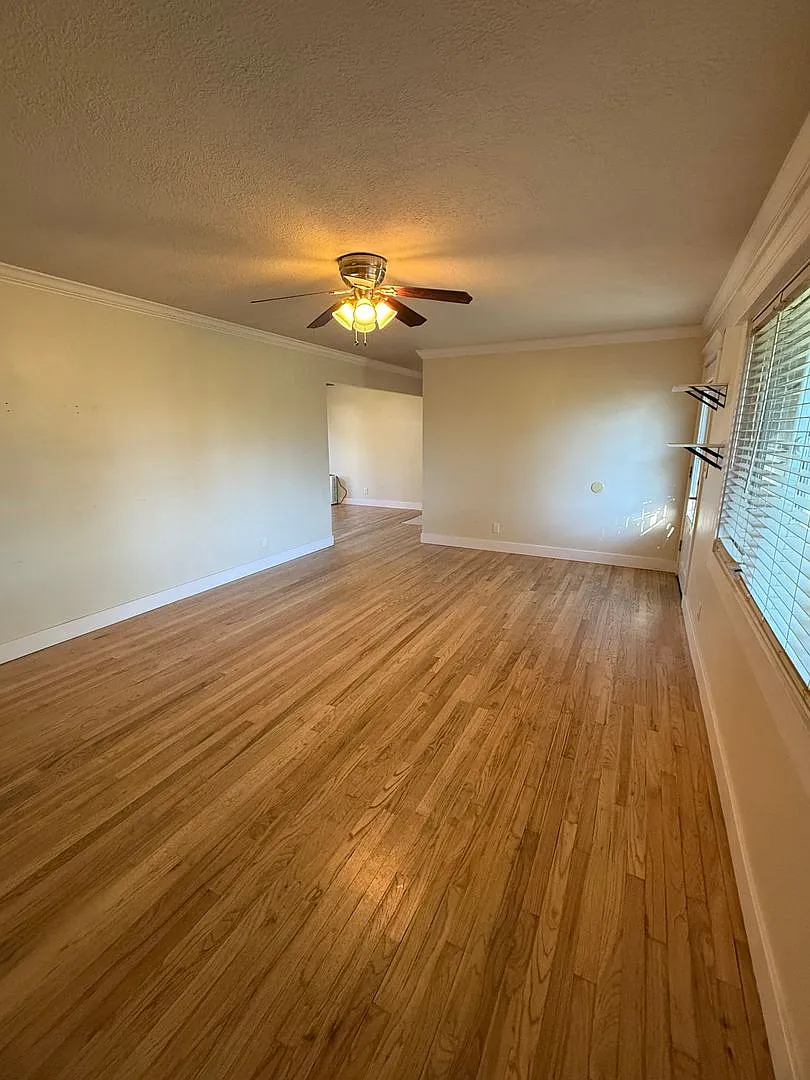 3 Bedroom 1.5 Bath with Garage — Photo 4