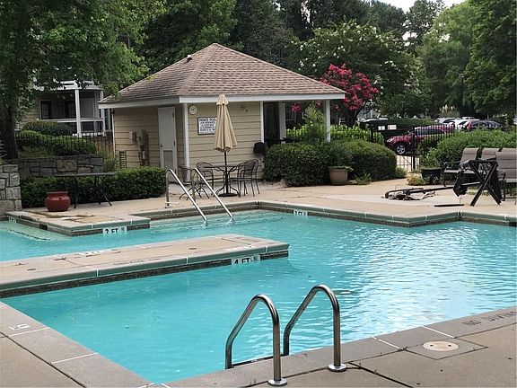 3rd image of 807 Berkeley Woods Dr #807