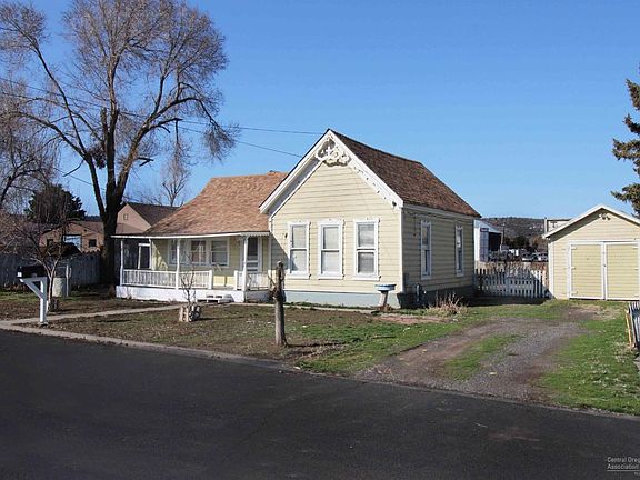 2nd image of 657 NE Belknap St