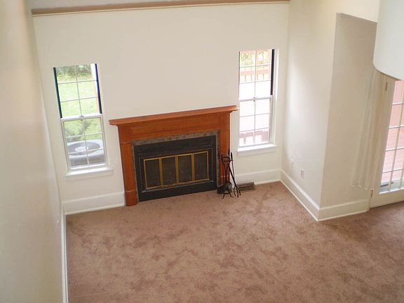 3rd image of 5 Denver Ct E