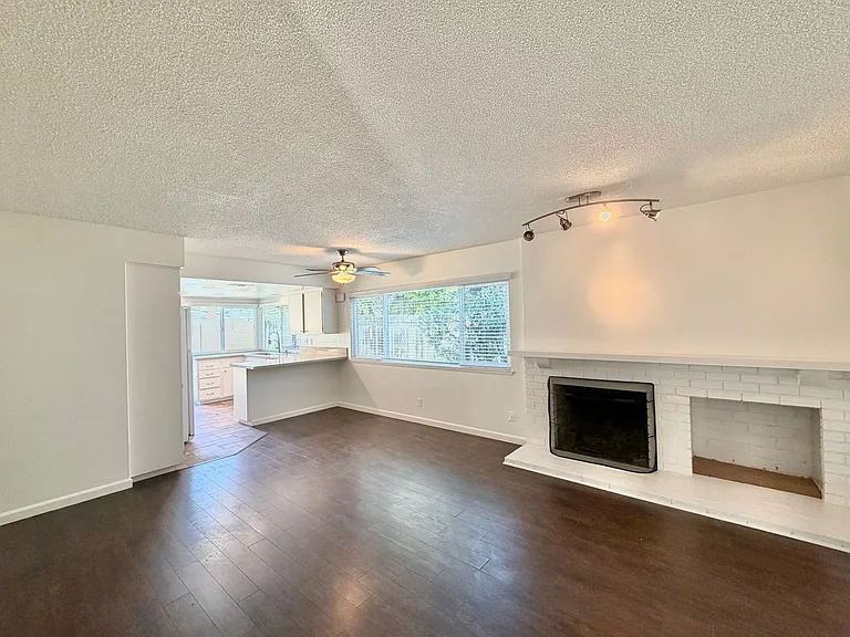 6104 Haas St — Photo 4
